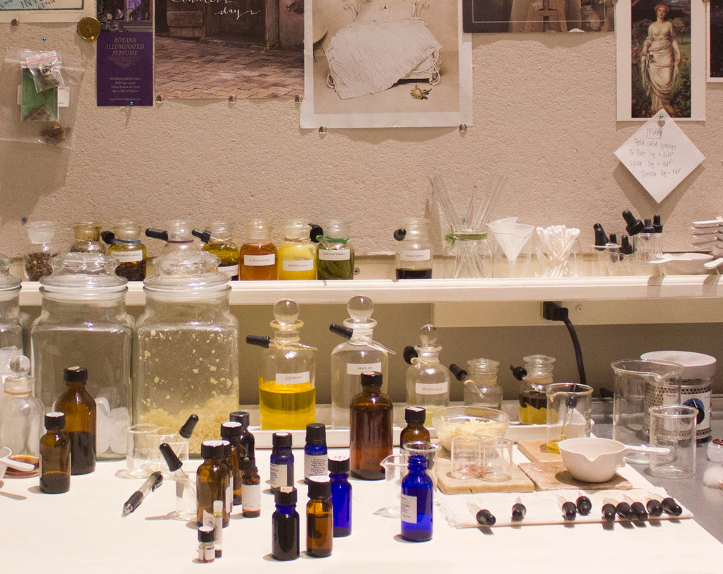 La Dame Blanche Solid Natural Perfume Round Jar