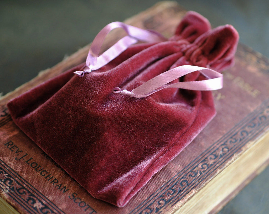 La Dame Blanche Solid Natural Perfume Round Jar