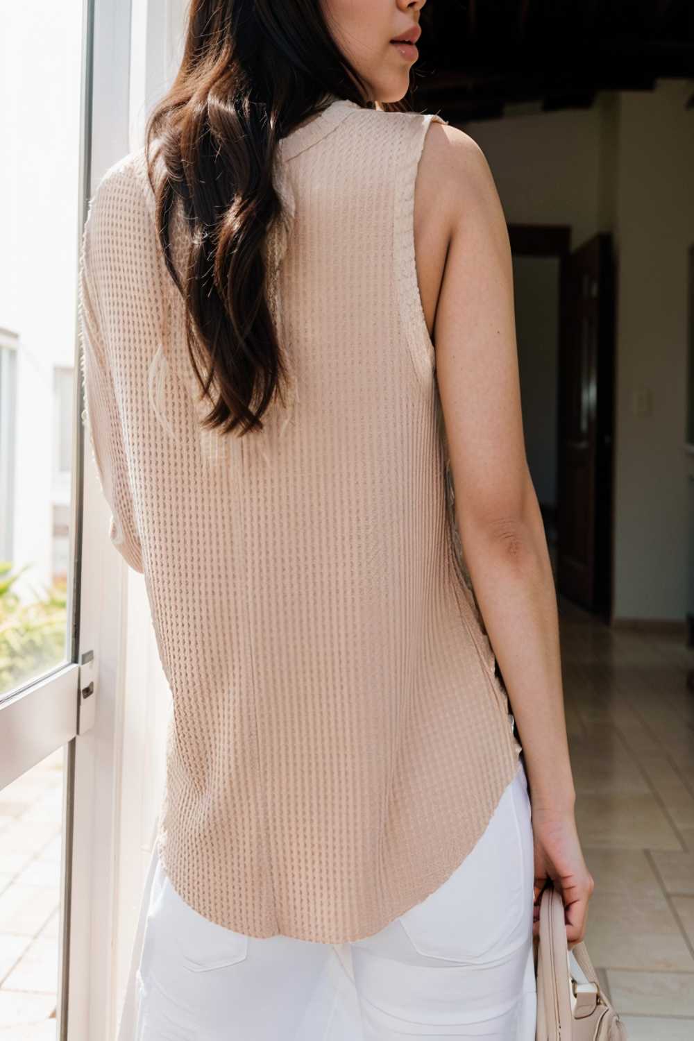 solid round neck sleeveless top vest